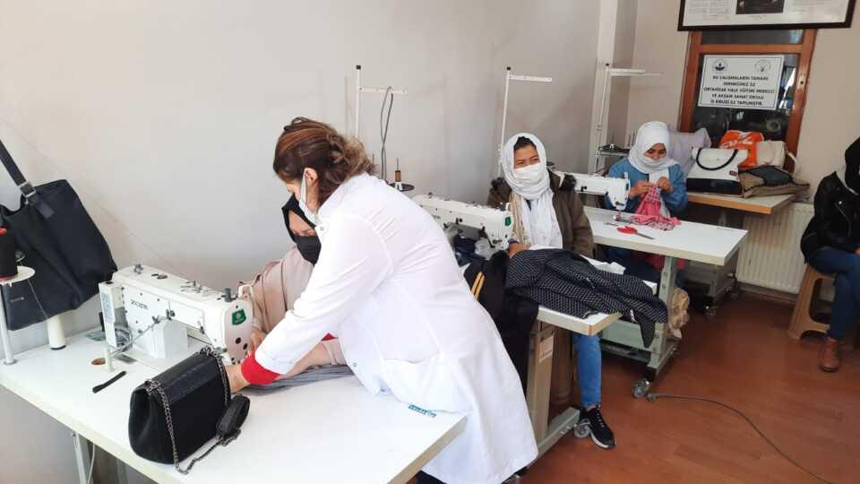 Dikiş Kursumuz Devam Etmektedir